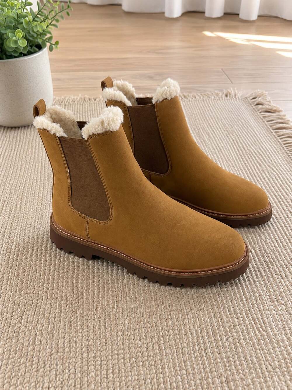 J.Crew Faux Fur Lined Chelsea Ankle Boots Tan Lug Sole Women’s Size 10